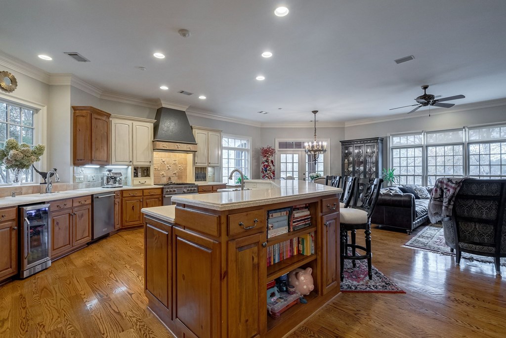 Chef's kitchen with expansive breakfast bar